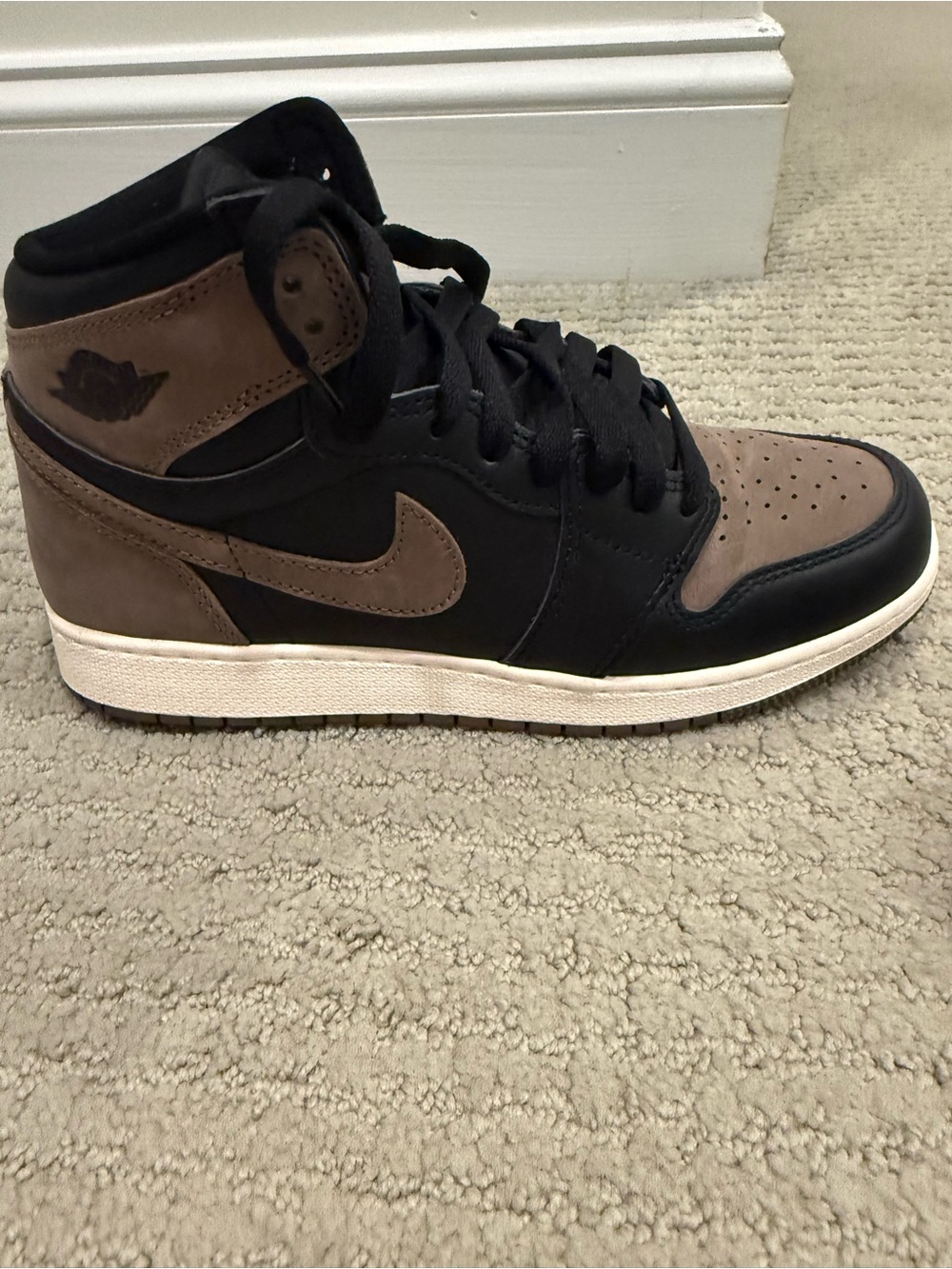 $90 Nike Youth High-Top Sneakers size 7- Black & Brown - worn once